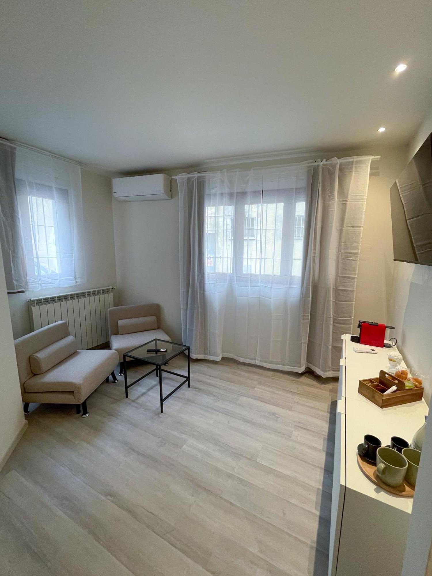 7Suites Έμπολι Δωμάτιο φωτογραφία