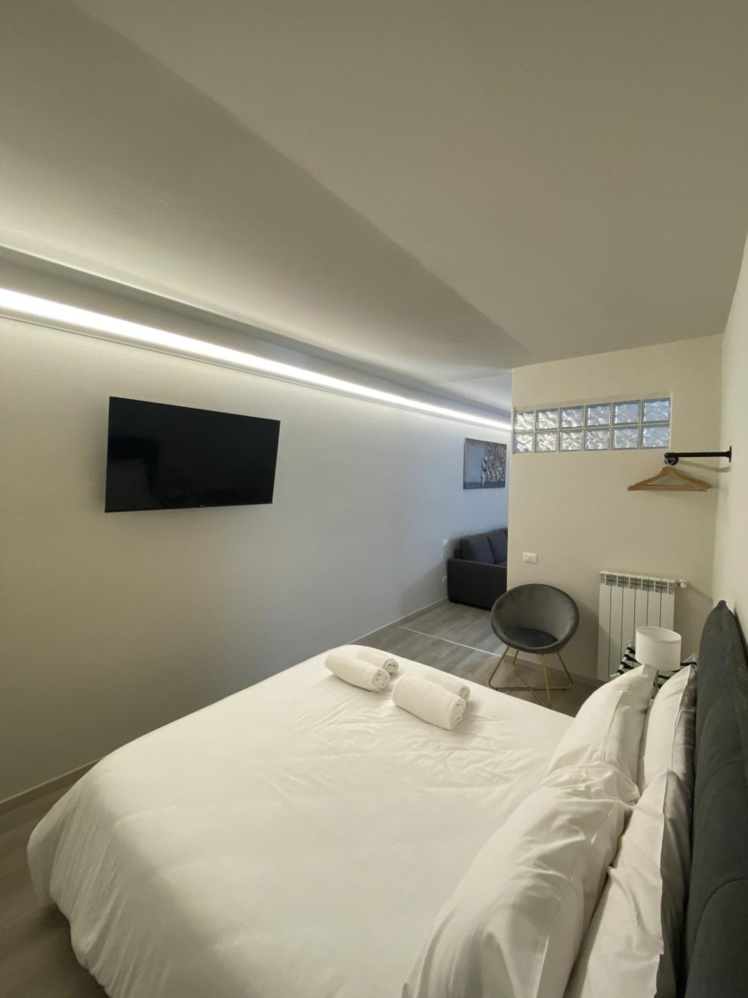 7Suites Έμπολι Δωμάτιο φωτογραφία
